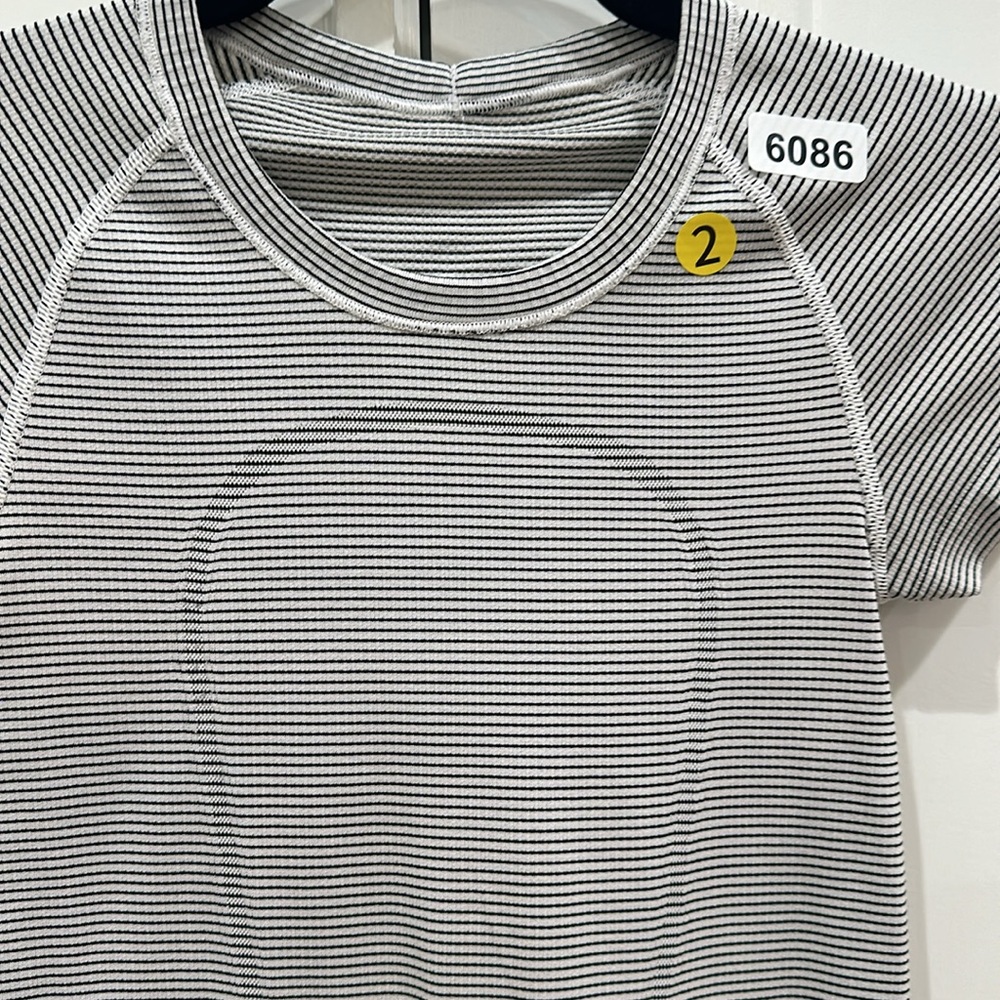 (6086) 🍋 LULULEMON RUN: Swiftly Tech Short Sleeve Crew Sz 2 **LOVED *STRIPE - Picture 7 of 9